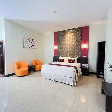 Hotel Roditha Banjarbaru Banjarmasin  Buitenkant foto