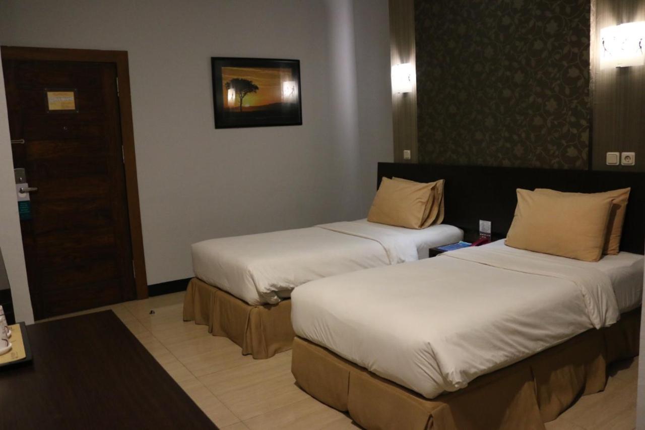 Hotel Roditha Banjarbaru Banjarmasin  Buitenkant foto