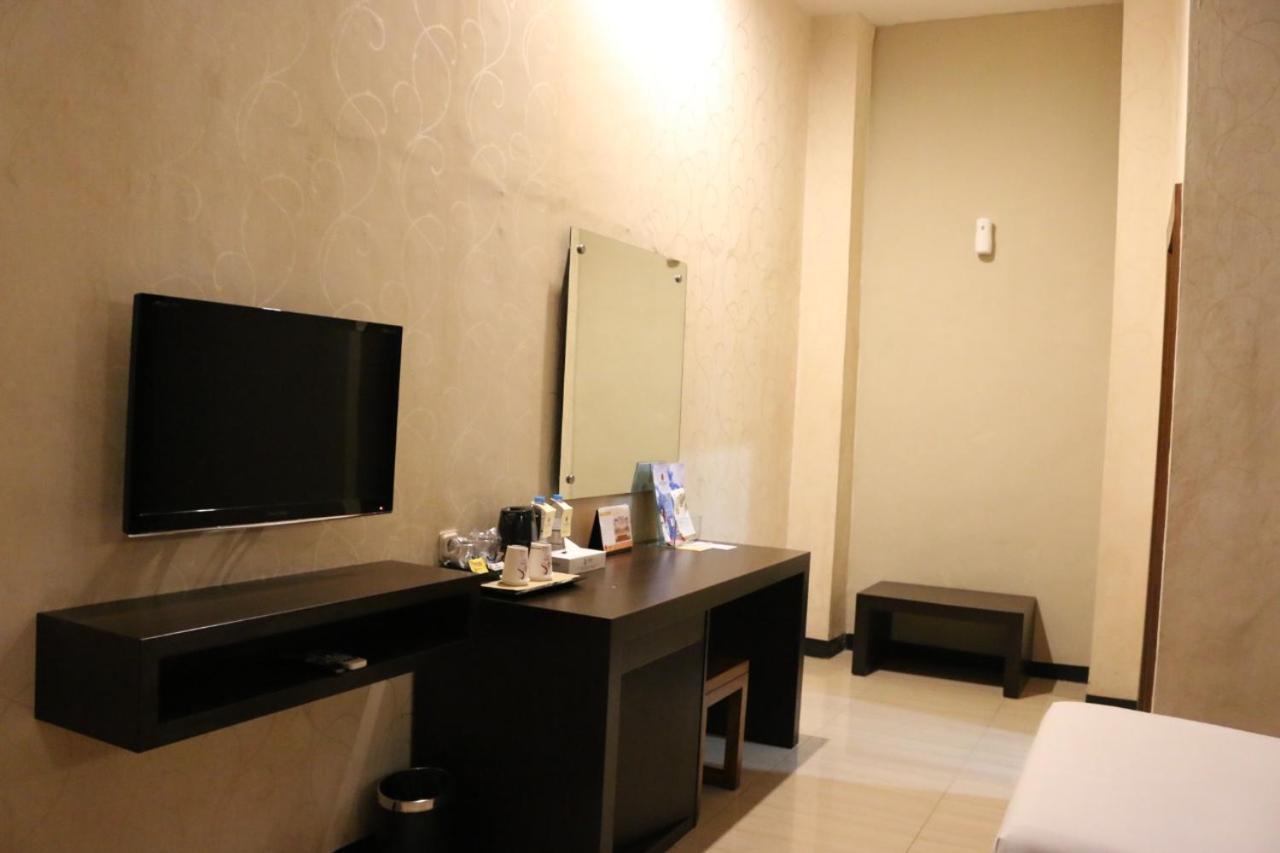 Hotel Roditha Banjarbaru Banjarmasin  Buitenkant foto