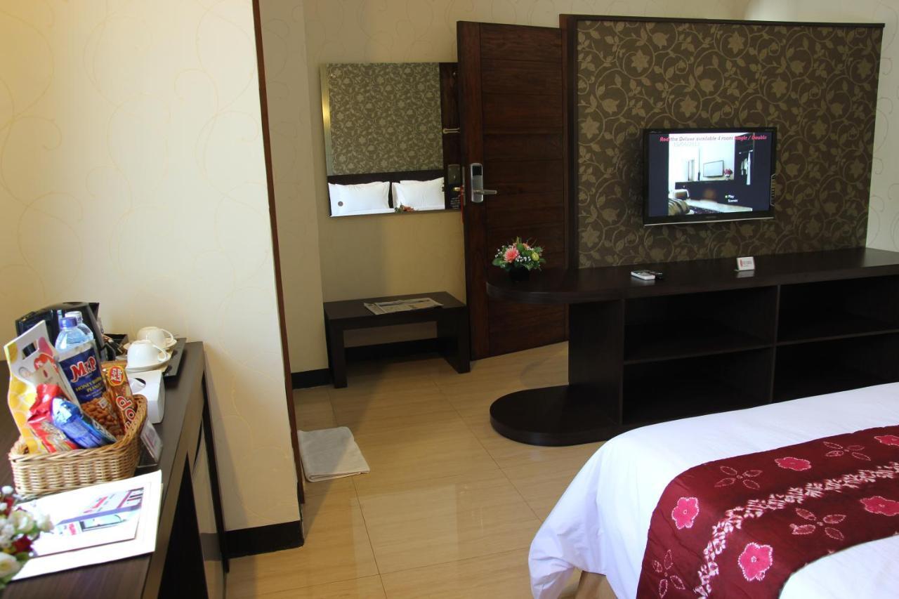 Hotel Roditha Banjarbaru Banjarmasin  Buitenkant foto