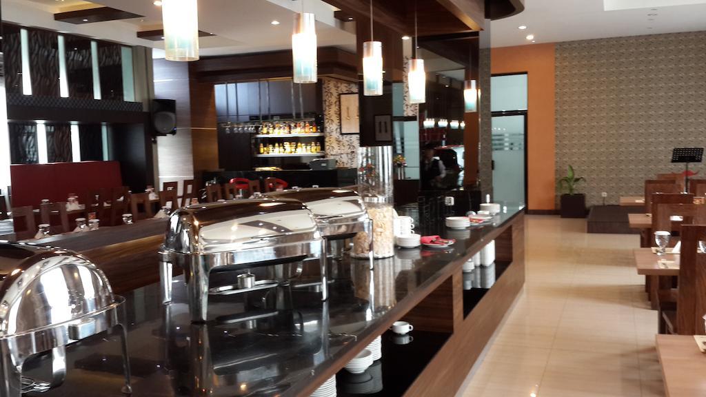 Hotel Roditha Banjarbaru Banjarmasin  Buitenkant foto