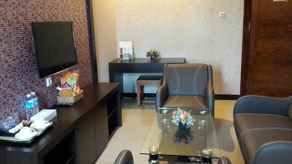 Hotel Roditha Banjarbaru Banjarmasin  Buitenkant foto