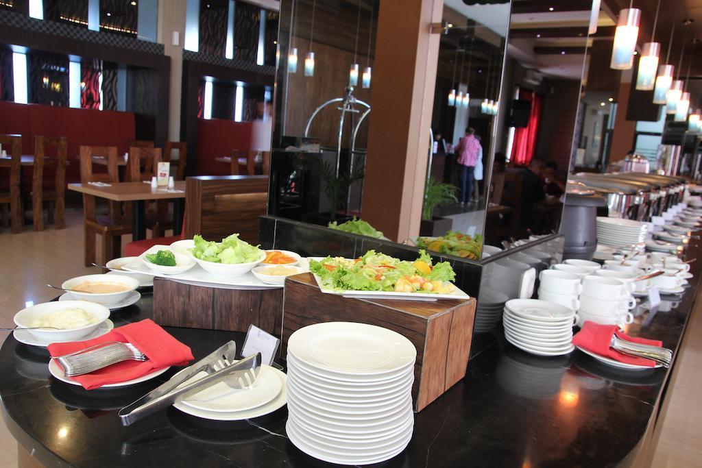 Hotel Roditha Banjarbaru Banjarmasin  Buitenkant foto